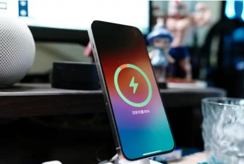吉县苹果15换屏服务分享用什么充电器给iPhone15充电更好 